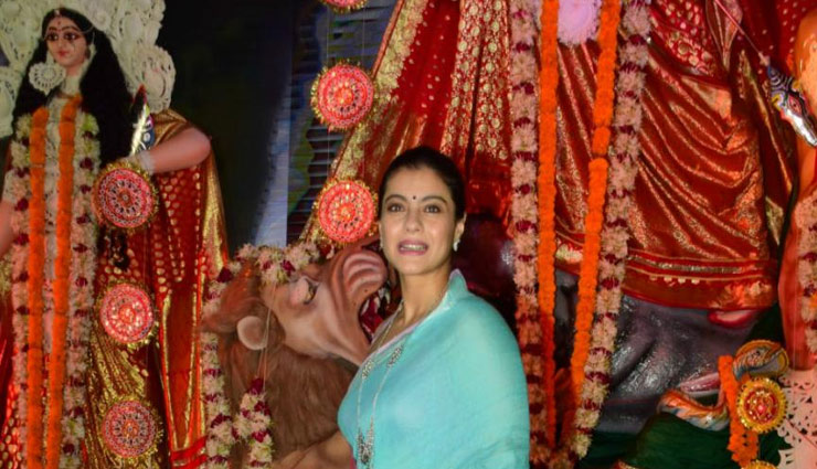 नवरात्रि स्पेशल : दुर्गा पूजा पंडाल पहुंची काजोल, नतमस्तक हुई मातारानी के सामने 