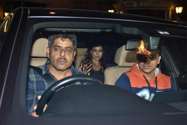 ‘सिम्बा’ ने मनाया जश्न, दीपिका बनी विशेष मेहमान, दिया आशीर्वाद, फोटो वायरल bollywod,simmba success bash,deepika padukone,ranveer singh,ajay devgn,Akshay Kumar,rohit shetty