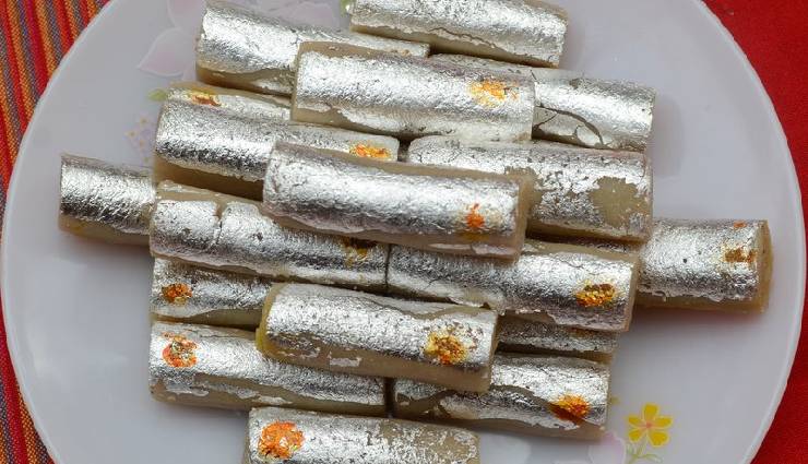 kaju pista roll,kaju pista roll recipe,kaju pista roll ingredients,kaju pista roll sweet dish,cashewnut,pista