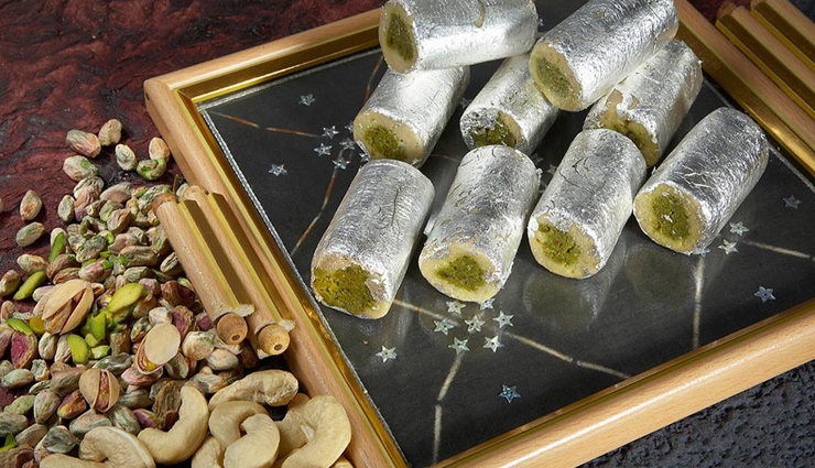 जन्माष्टमी व्रत के मीठे में बनाएं काजू-पिस्ता रोल, स्वाद के साथ मिलेगी एनर्जी #Recipe 