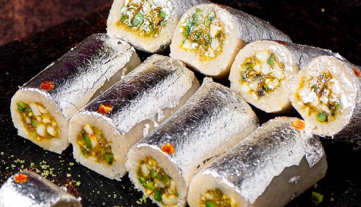 kaju pista roll,kaju pista roll recipe,kaju pista roll ingredients,kaju pista roll sweet dish,cashewnut,pista