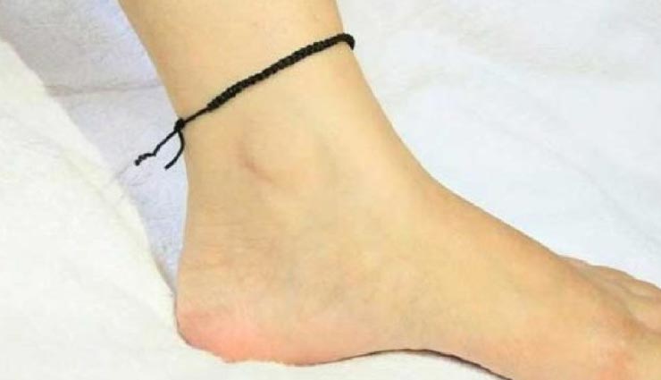 नकारात्मक शक्ति को नष्ट करता है काला धागा, धारण करने से पहले जानें ये बात