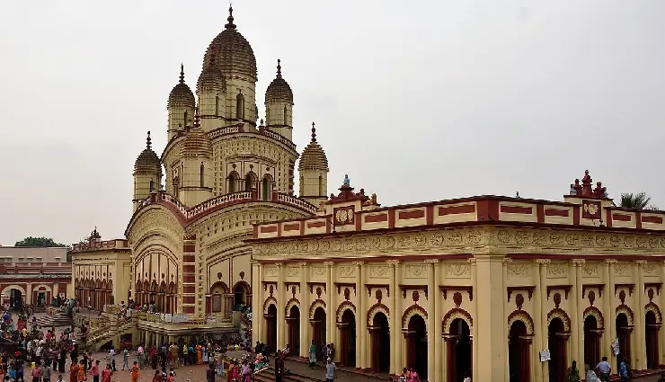 kolkata travel guide,best places to visit in kolkata,kolkata tourism,historic trams in kolkata,colonial architecture kolkata,things to do in kolkata,city of joy,kolkata culture,kolkata food destinations,kolkata must-see attractions