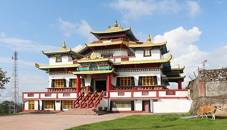 kalimpong,places to visit inkalimpong,tourist attraction in kalimpong,deolo hill,morgan house,zong dong palri fo brang gompa,crockety,pine view nursery,kalimpong science centre