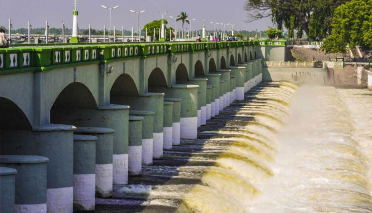 tourist attractions in trichy,best places to visit in trichy,rockfort temple trichy,srirangam temple trichy,jambukeshwar temple trichy,puliyancholai waterfalls,kallanai dam trichy,viralimalai murugan temple,railway museum trichy,st joseph’s church trichy,agaya gangai waterfalls,vekkali amman temple trichy,trichy sightseeing,trichy travel guide,things to do in trichy