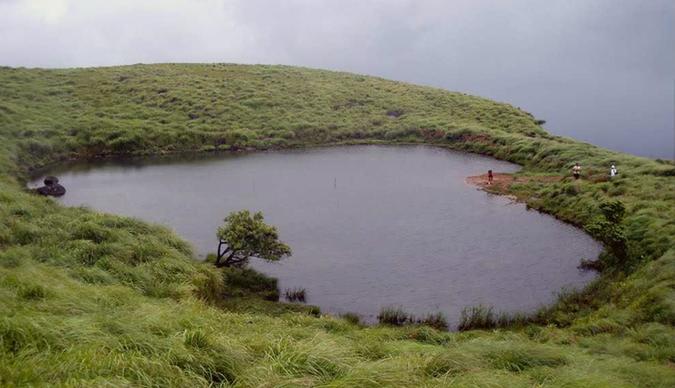 places to visit in kerala,must-visit destinations in kerala,top tourist spots in kerala,kerala travel guide,keralas best attractions,exploring keralas beauty,kerala sightseeing spots,kerala vacation destinations,kerala travel tips,kerala tourist hotspots