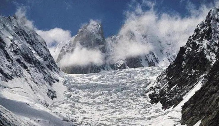 हिमाचल: लाहौल स्पीति में खमींगर ग्लेशियर में फंसे 14 ट्रैकर्स, 2 की मौत,  32 सदस्यों का रेस्क्यू दल गठित