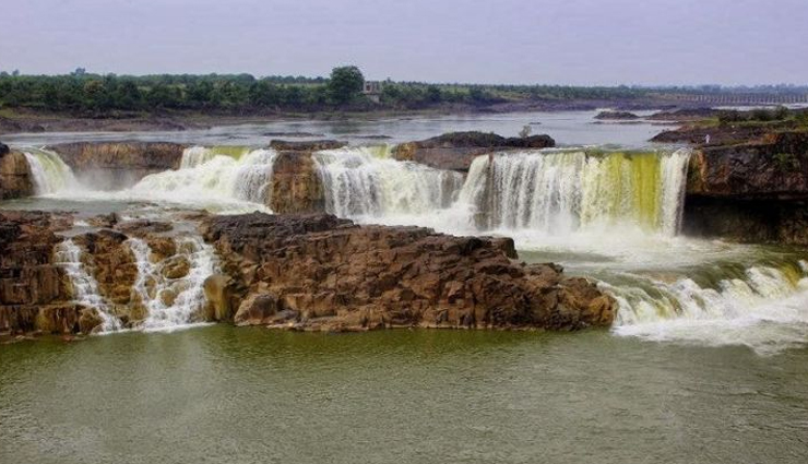 breathtaking waterfalls near hyderabad,refreshing getaway destinations,scenic waterfalls around hyderabad,natural retreats from the city,serene waterfall escapes,hyderabad weekend waterfall trips,tranquil nature hideaways,unspoiled waterfall beauty,relaxing breaks near hyderabad,rejuvenating waterfall experiences