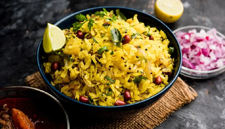 नाश्ते में बनाएं सॉफ्ट और खिला-खिला कांदा पोहा, सिर्फ 10 मिनट में तैयार #Recipe