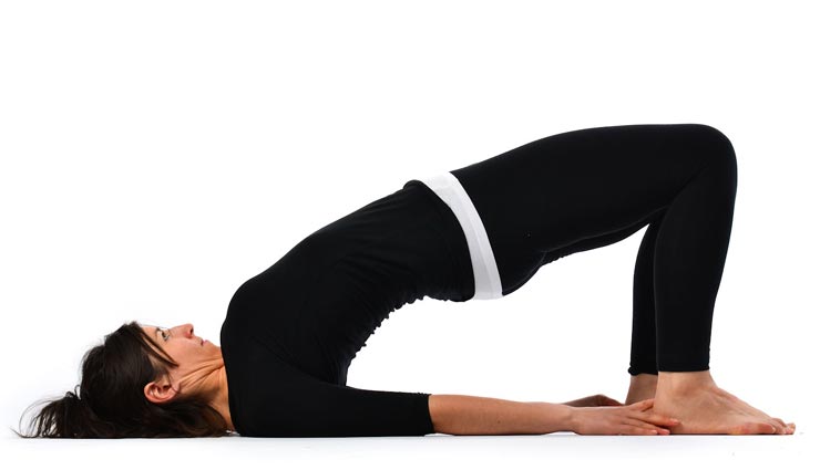 International Yoga Day 2020 : कमर दर्द की समस्या बेहद आम, आराम पाने के लिए करें ये आसन 