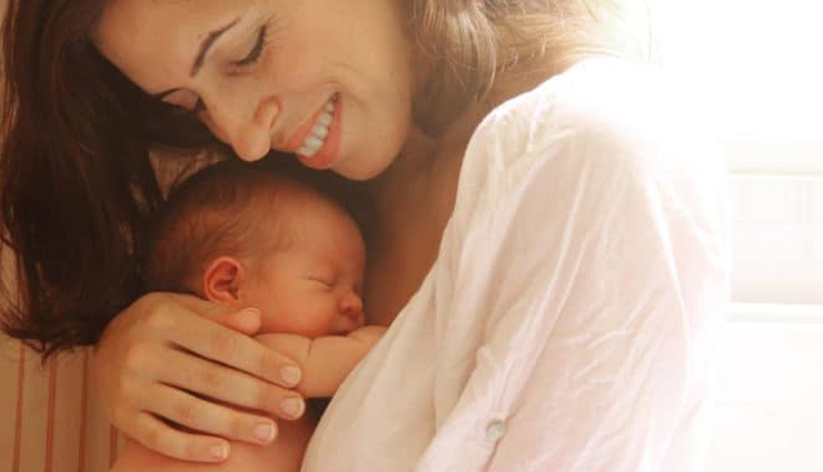 newborn skin-to-skin benefits,importance of skin-to-skin contact after birth,baby bonding through skin-to-skin,benefits of holding newborn skin-to-skin,postpartum skin-to-skin advantages,infant-mother skin-to-skin benefits,baby first moments: skin-to-skin advantages,enhancing newborn health with skin-to-skin contact,parent-child bonding through postnatal skin-to-skin,the science behind skin-to-skin contact after birth