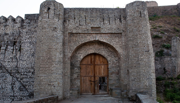 दिवाली पर करना चाहते हैं ऐतिहासिक सफ़र, करें भारत के इन विशाल किलों की सैर tourist places,largest forts in india,diwali 2021