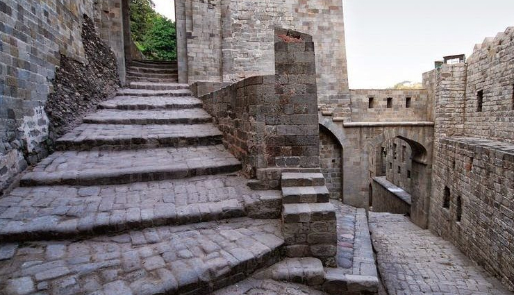 must-visit forts in india,iconic indian forts you should not miss,top 10 forts to explore in india,discovering the architectural wonders: 10 iconic forts in india,india historic forts: 10 must-see attractions,exploring the grandeur of indian forts: 10 iconic destinations,unforgettable experiences at india iconic forts: 10 must-visit sites,journey through history: 10 iconic forts to visit in india,india cultural heritage: 10 forts you must explore