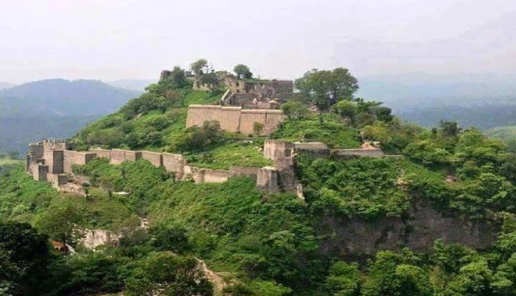 आज तक कोई नहीं सुलझा पाया इस किले का रहस्य, बना हुआ पहेली weird news,weird information,oldest fort of india,kangra fort