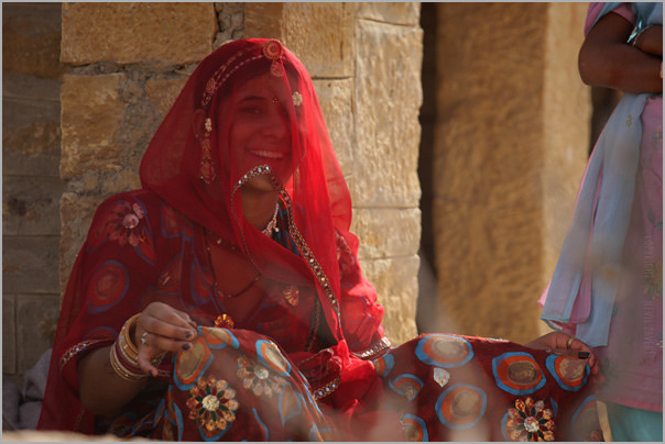 परंपरा के नाम पर हो रहा है इज्जत से खिलवाड़, दुल्हन की वर्जिनिटी जांचने आता है पूरा गाँव kanjarbhat tribe,maharashtra,weird ritual,women virginity,wedding