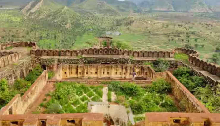 tourist attractions in alwar,must visit places in alwar,alwar travel guide,alwar sightseeing,best places to visit in alwar,alwar tourism,alwar weekend getaway,historical places in alwar,wildlife tourism in alwar,alwar city tour