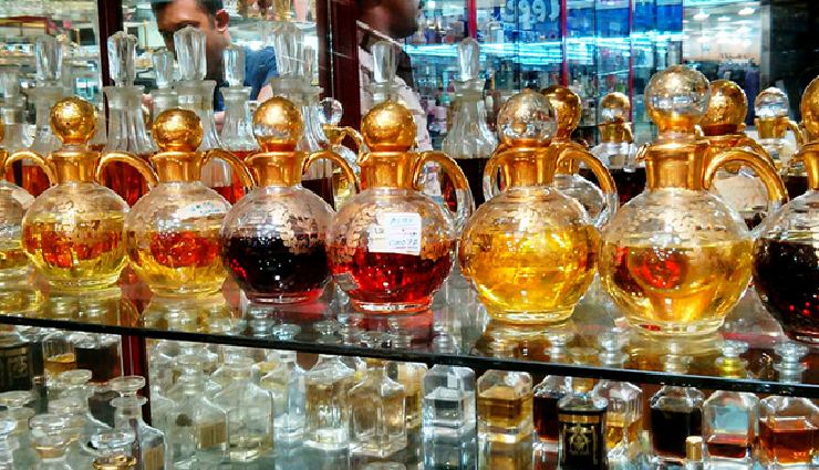 traditional markets in india,new market kolkata,police bazar shillong,floating vegetable market srinagar,janpath delhi,chor bazaar mumbai,ima keithel imphal,kannauj market uttar pradesh,baapu bazaar jaipur,meena bazaar delhi,dadar flower market mumbai