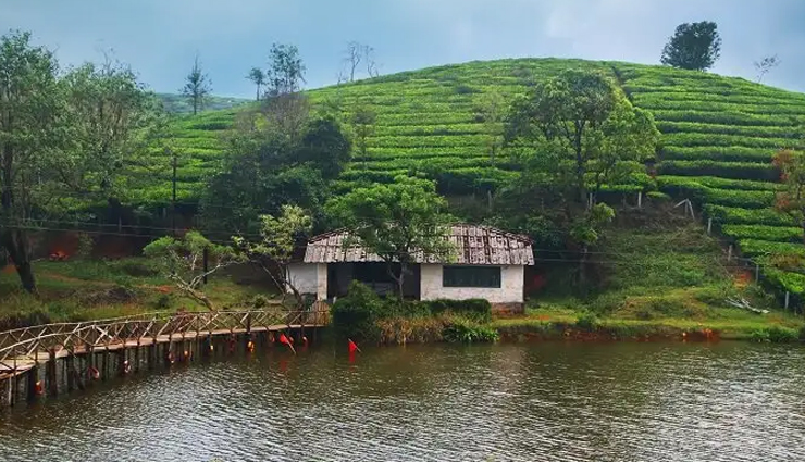 places to visit in kerala,must-visit destinations in kerala,top tourist spots in kerala,kerala travel guide,keralas best attractions,exploring keralas beauty,kerala sightseeing spots,kerala vacation destinations,kerala travel tips,kerala tourist hotspots