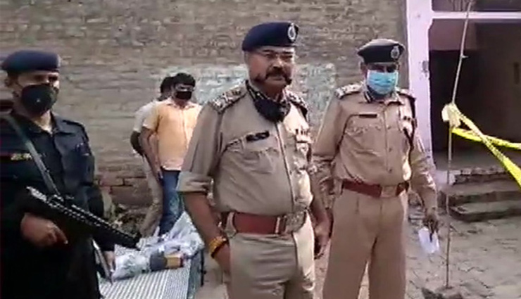 कानपुर मुठभेड़ के बाद एक्शन में पुलिस, दर्जनों लोग हिरासत में, 500 मोबाइल फोन नंबर सर्विलांस पर 
