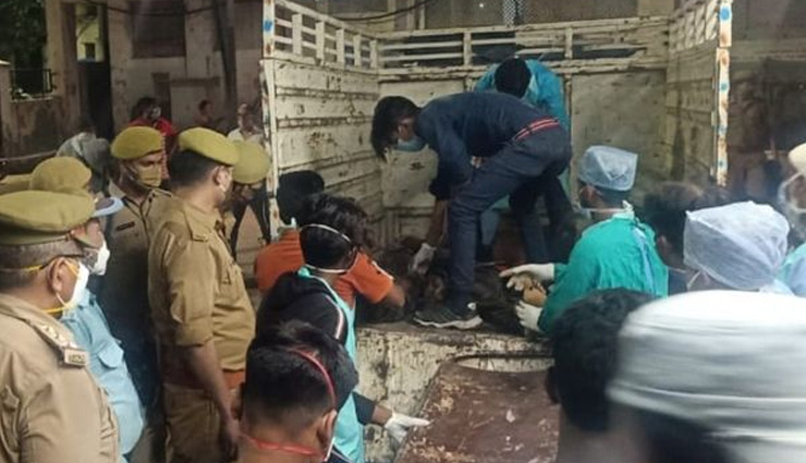 कानपुर में बड़ा हादसा, शताब्दी बस और टैंपो में जोरदार भिड़ंत, 17 लोगों की मौत 