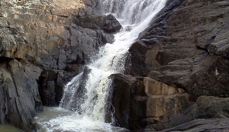 kerala waterfalls,famous waterfalls kerala,best waterfalls in kerala,top waterfalls to visit in kerala,kerala natural wonders,scenic waterfalls in kerala,kerala travel destinations,must-visit waterfalls kerala,kerala tourism attractions,kerala waterfall exploration