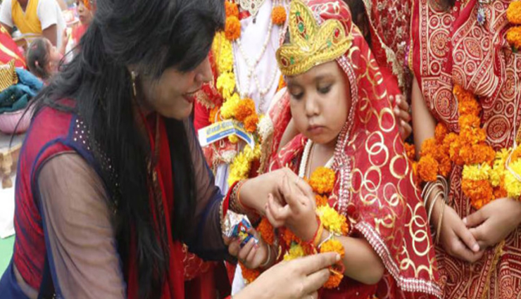 Navratri 2022 : मां दुर्गा का आशीर्वाद पाने के लिए दिन के अनुसार करें कन्याओं को दान astrology tips,astrology tips in hindi,navratri 2022,kanya poojan