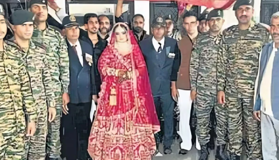 नोएडा में शहीद की बेटी का कन्यादान करने आए 50 जवान, पूरे गांव की आंखें नम