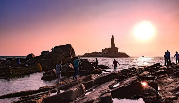 tourist attractions in kanyakumari,kanyakumari,places to visit in kanyakumari,kanyakumari beach,sunset view point,vivekananda rock memorial,padmanabhapuram palace,thanumalayan temple,thiruvalluvar statue