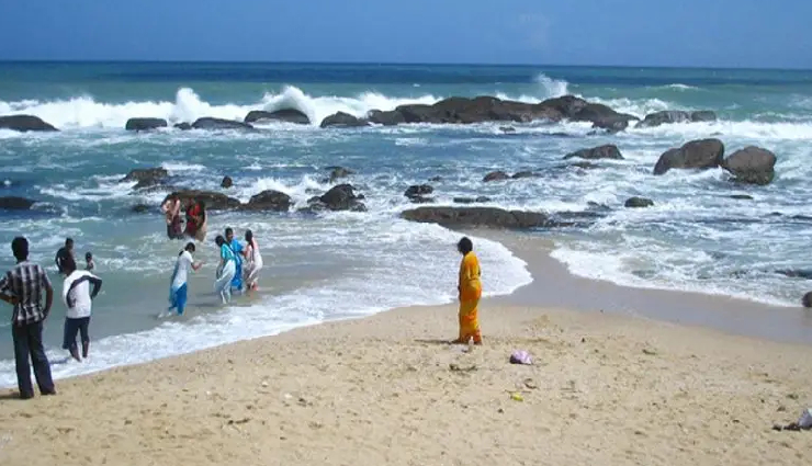 kanyakumari attractions,vivekananda rock memorial,thiruvalluvar statue,kanyakumari beach,bhagavathy amman temple,padmanabhapuram palace,suchindram thanumalayan temple,gandhi memorial mandapam,vattakottai fort,tamil nadu tourism,coastal town attractions,sunset views,cultural heritage sites,religious landmarks,tourist destinations,travel experiences,historical monuments,architectural marvels,scenic beauty,southern india tourism