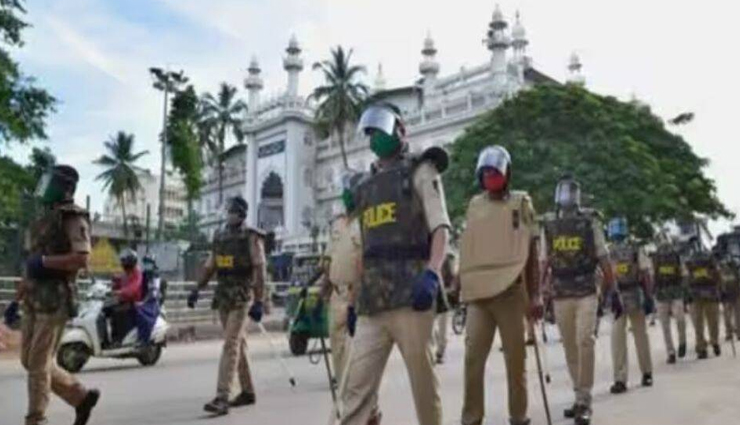 कर्नाटक के शिवमोग्गा शहर में ईद मिलाद जुलूस के दौरान हिंदू-मुस्लिम विवाद, दो पुलिसकर्मी सहित 6 घायल, 60 हिरासत में