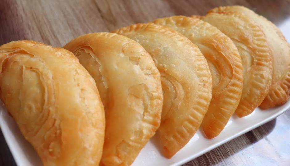 करंजी : महाराष्ट्र की यह मिठाई चुरा लेगी आपका दिल भी, एक बार तैयार कर कई दिनों तक लें मजा #Recope