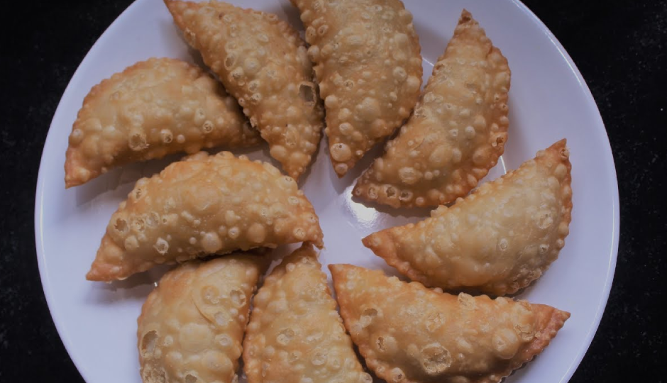 करंजी : महाराष्ट्र की यह मिठाई चुरा लेगी आपका दिल भी, एक बार तैयार कर कई दिनों तक लें मजा #Recope karanji,karanji gujiya,karanji sweet dish,karanji maharashtra,karanji ganeshji,karanji festival,homemade karanji,karanji ingredients,karanji recipe,karanji tasty,karanji delicious,karanji traditional