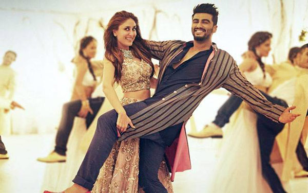 जब अभिनेत्रियों ने पहने भारी भरकम कोस्टूमस ,जाने किसने कितने किलो की पहनी ड्रेस 7 heaviest costumes worn by b-town divas,heavy costumes of bollywood divas,deepika padukone,anushka sharma,madhuri dixit,aishwarya rai,Kareena Kapoor