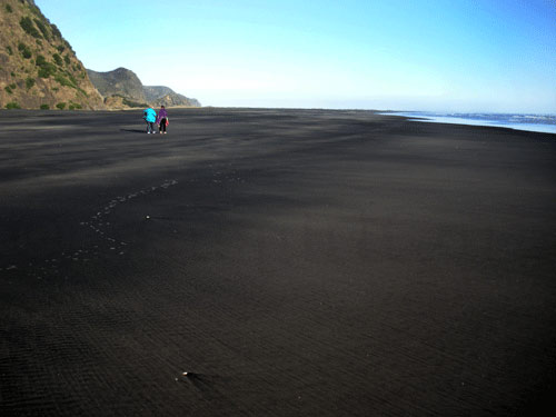 vik beach,iceland,perissa beach,greece,karekare beach,new zealand,black sand beach,hawaii,playa negrita,puerto rico,miho no matsubara,japan,black sands beach,california,kehena beach,hawaii,el tunco,el salvador,sao miguel,portugal,black sand beach in the wolrd,unique beach in the world,black sand beach,beaches around the world