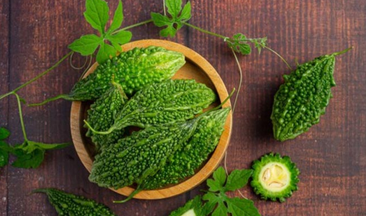 फायदेमंद करेला भी पहुंचा सकता हैं सेहत को नुकसान, ना करें इन चीजों के साथ सेवन 