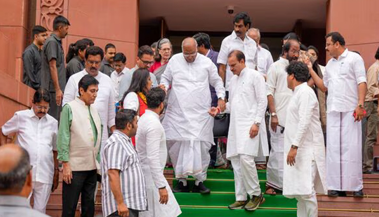 प्रधानमंत्री की झूठ बोलने की आदत की वजह से विपक्ष ने राज्यसभा से वॉकआउट किया: खड़गे
