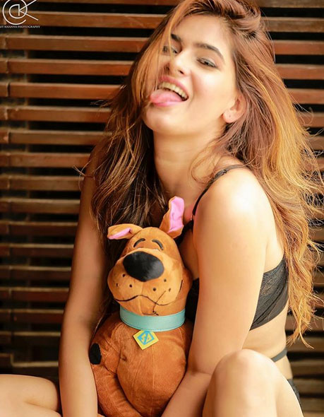 bollywood,karishma sharma,Hrithik Roshan,super 30,super 30 movie,karishma sharma hot photos