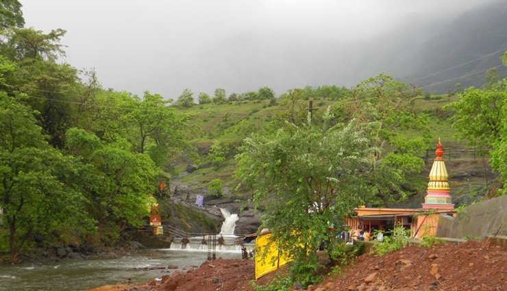 karjat,places to explore in karjat,tourist places in karjat,kondana caves,ulhas valley,sondai fort,kondeshwar temple,peth fort,bahiri caves,bhivpuri waterfall
