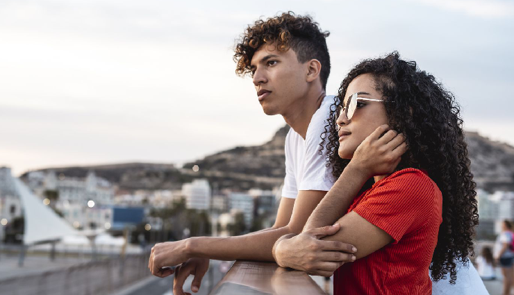 karmic relationship signs,recognizing karmic connections,karma in love,relationship lessons,spiritual connections in love,understanding karmic bonds,signs of karmic partnership,healing through relationships,soul connections in love,karmic ties in relationships