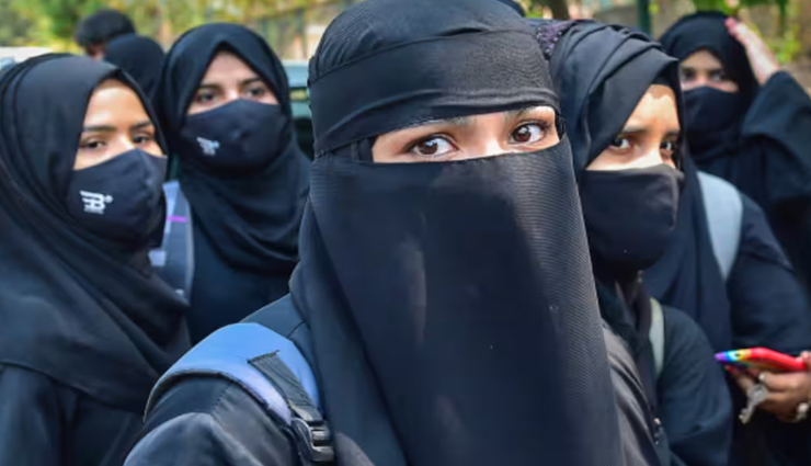 कांग्रेस सरकार ने कर्नाटक में हटाया हिजाब, गरमाई राजनीति, विपक्ष ने कहा शरिया कानून लागू करने की तैयारी
