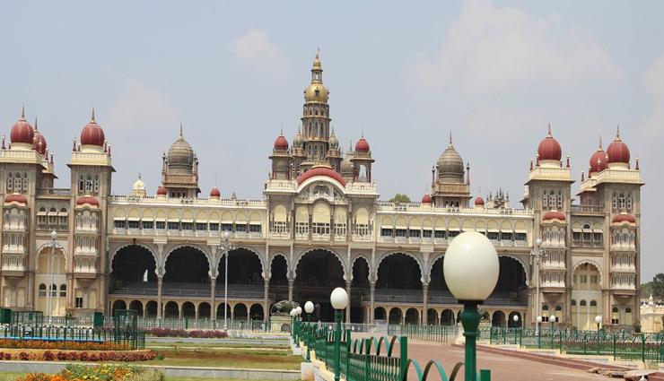 karnataka,tourist attractions in karnataka,places to visit in karnataka,bangalore and mysore palace,hampi and badami rocks,coorg and chikmagalur coffee,aihole and pattadakal monuments,melukote and bylakuppe town,belur and halebidu temples,gokarna and karwar beach