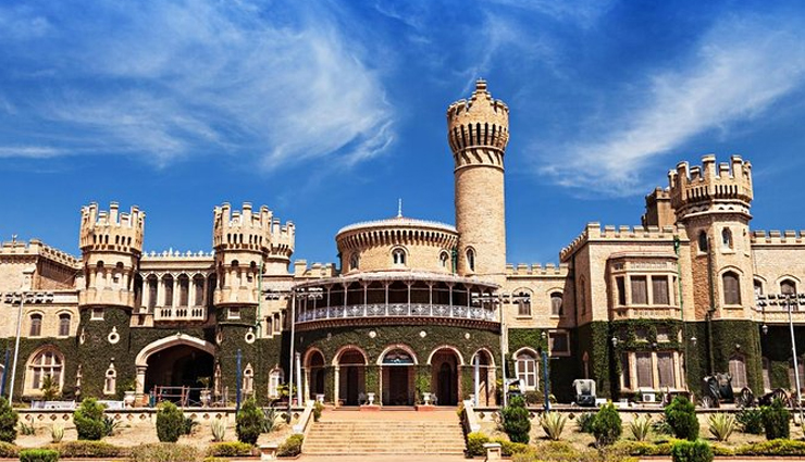 karnataka,places to explore in karnataka,bangalore palace,lal bagh,chamundeshwari temple,virupaksha temple,abbey falls,hoysaleswara temple,mahabaleshwar temple,tipu sultans summer palace