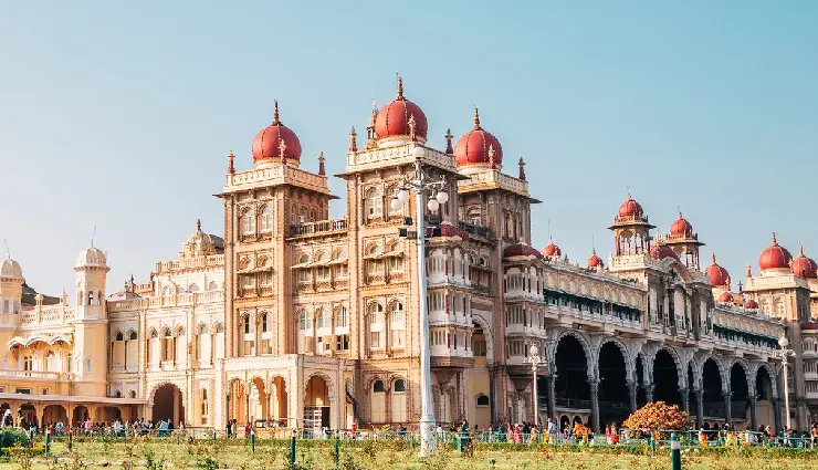 10 Must Visit Temples in Karnataka