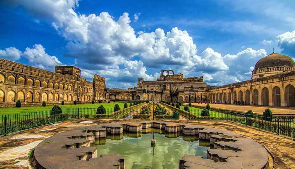 10 Historical Monument Sites To Visit in Karnataka