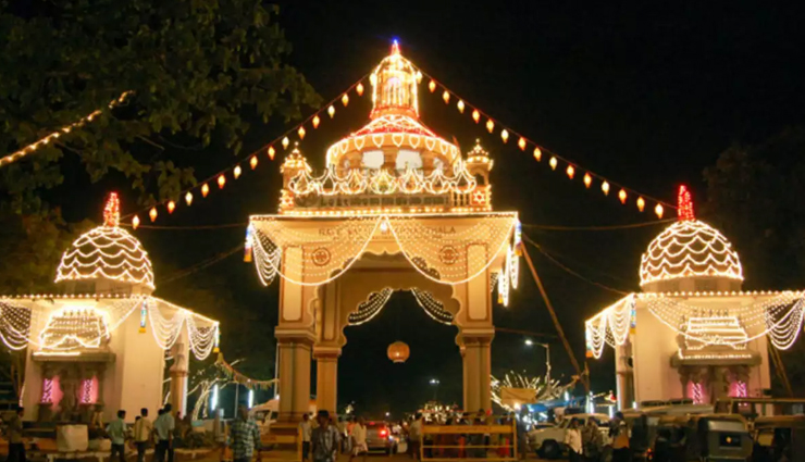 famous temples of karnataka,karnataka,kollur mookambika temple,dharmasthala manjunath temple,murudeshwar shiva temple,kukke subramanya temple,mahableshwar temple