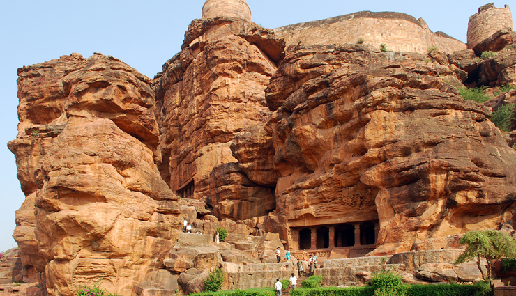 karnataka,tourist attractions in karnataka,places to visit in karnataka,bangalore and mysore palace,hampi and badami rocks,coorg and chikmagalur coffee,aihole and pattadakal monuments,melukote and bylakuppe town,belur and halebidu temples,gokarna and karwar beach