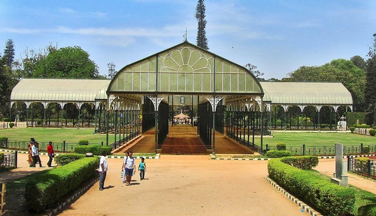 karnataka,places to explore in karnataka,bangalore palace,lal bagh,chamundeshwari temple,virupaksha temple,abbey falls,hoysaleswara temple,mahabaleshwar temple,tipu sultans summer palace