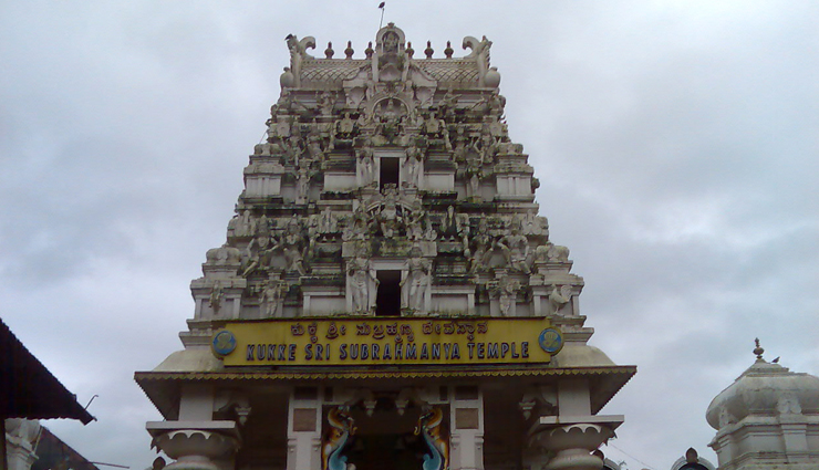 temples to visit in karnataka,karnataka,kollur mookaminka temple,dharmasthala manjunath temple,murudeshwar shiva temple,kukke subramanya temple,mahableshwar temple,kotilingeshwara temple