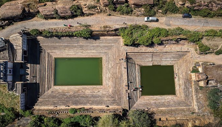 karnataka,tourist attractions in karnataka,places to visit in karnataka,bangalore and mysore palace,hampi and badami rocks,coorg and chikmagalur coffee,aihole and pattadakal monuments,melukote and bylakuppe town,belur and halebidu temples,gokarna and karwar beach