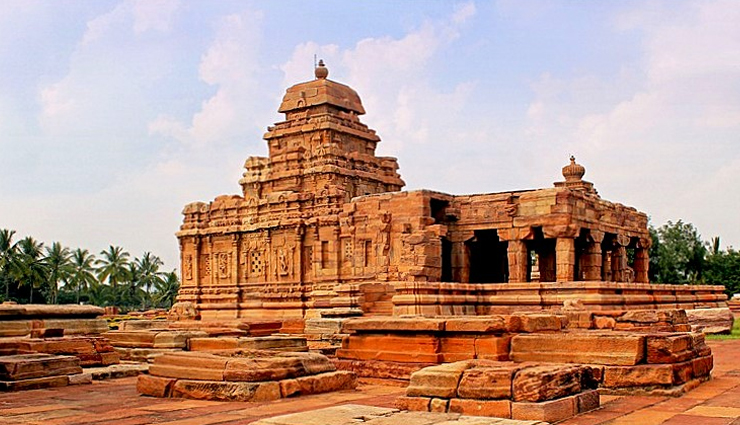 ancient temples of karnataka,karnataka,temples in karnataka,virupaksha temple,hampi,hoysaleswara temple,halebidu,chennakeshava temple,belur,vidyashankara temple,sringeri,bhutanatha temple,badami,durga temple,aihole,mallikarjuna temple,pattadakal